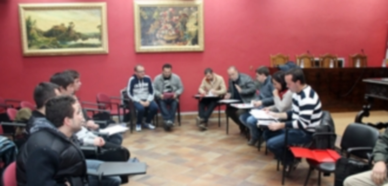 Asistentes a la última reunión para la celebración del VIII centenario de juegos con toros. / Chantal Núñez