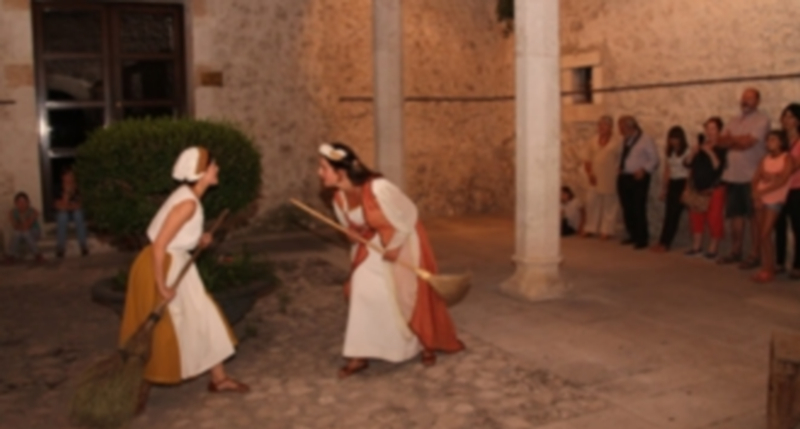 Cientos de personas ya han asistido como público a la obra nocturna ‘Las bodas nocturnas del Rey’. / C.N.