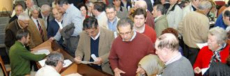 Los alcaldes de los ayuntamientos participantes en el programa han suscrito esta semana el convenio en la Diputación. / Alberto Benavente