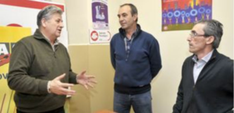 Julio López (izq.) dialoga con José Antonio Herranz (COAG)