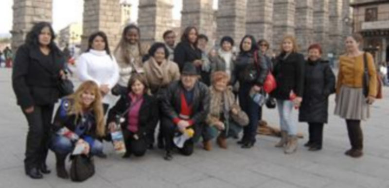 Un grupo de mujeres del autobús del amor