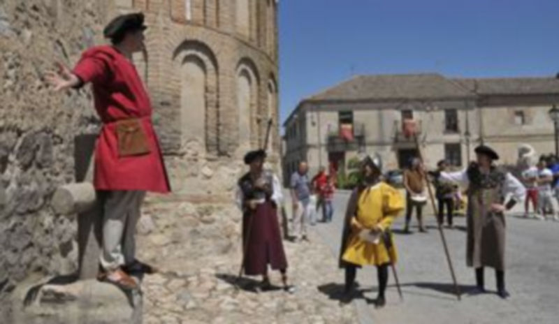 Una de las representaciones teatrales con motivo de la celebración de “Sinodal” en Aguilafuente. / Alberto Benavente