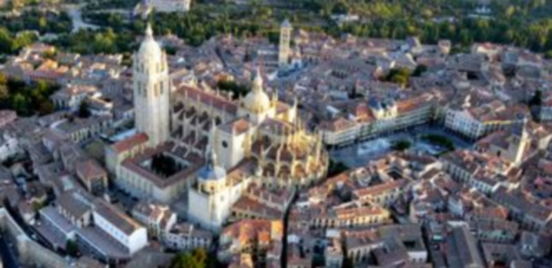 Vista desde arriba de la ciudad de Segovia/ Juan Martín