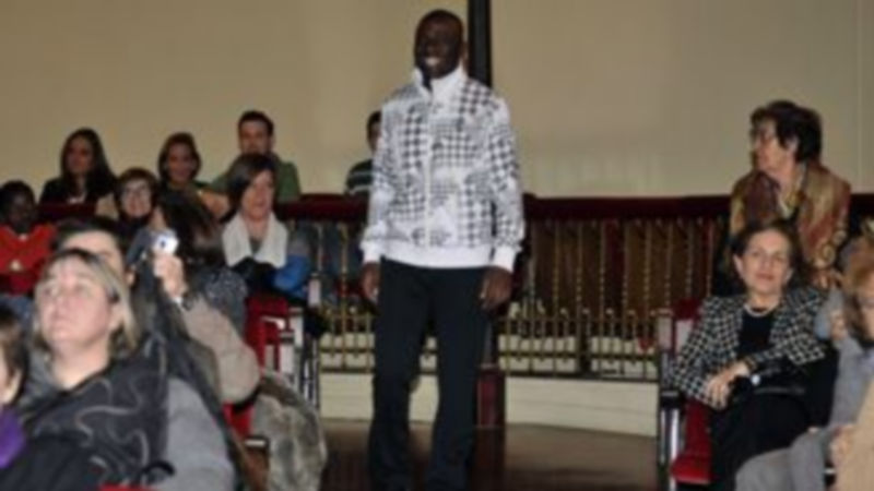 Desfile de personalidades y estudiantes a favor de hospitales de Sudán del Sur 1 El jugador de fútbol sala de División de Honor Tobe ha participado en otras ediciones de este evento y lo hará de nuevo este año. / Juan Martín