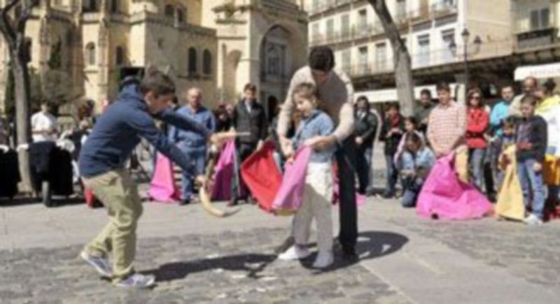 La quedada en la Plaza Mayor contó con numeroso público y participación. / JUAN MARTÍN