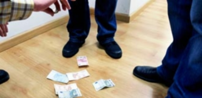 El juego de las chapas en un clásico de la Semana Santa en municipios de toda la Comunidad. / Juan Martín