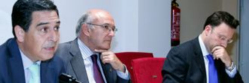 De izq. a der. el decano del Colegio de Abogados de Segovia