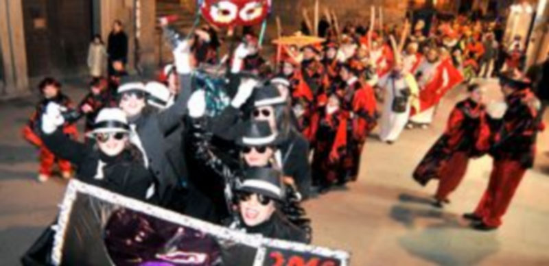 Los desfiles de las comparsas son los actos más relevantes del Carnaval segoviano