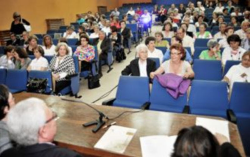 El salón de actos de la Escuela de Magisterio de Segovia acogió ayer el acto de clausura del programa. / KAMARERO