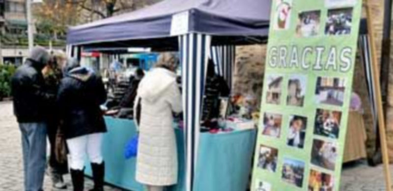 A la puerta de la iglesia de Santo Tomás