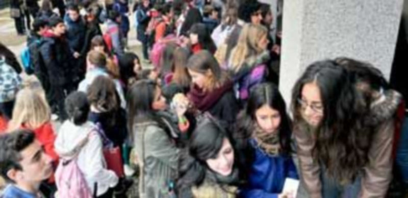 Los escolares segovianos no quisieron perderse un año más su cita con el ‘bocata solidario’ de Manos Unidas
