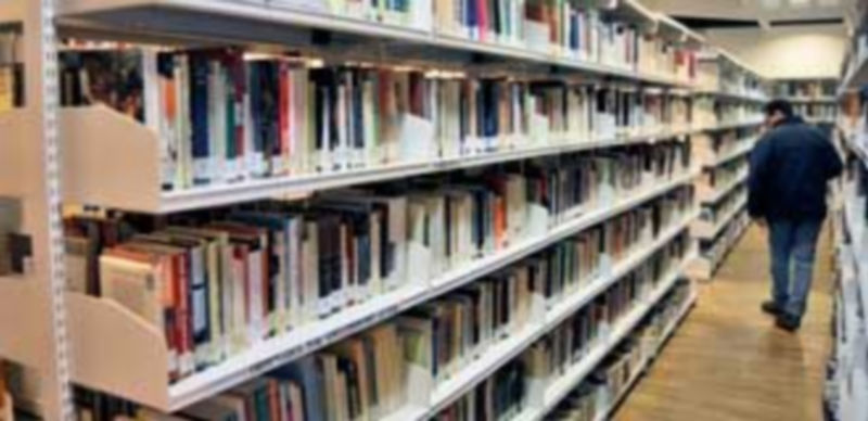 La Biblioteca Pública organiza varias actividades para los próximos días. Imagen de una e sus salas. / Kamarero