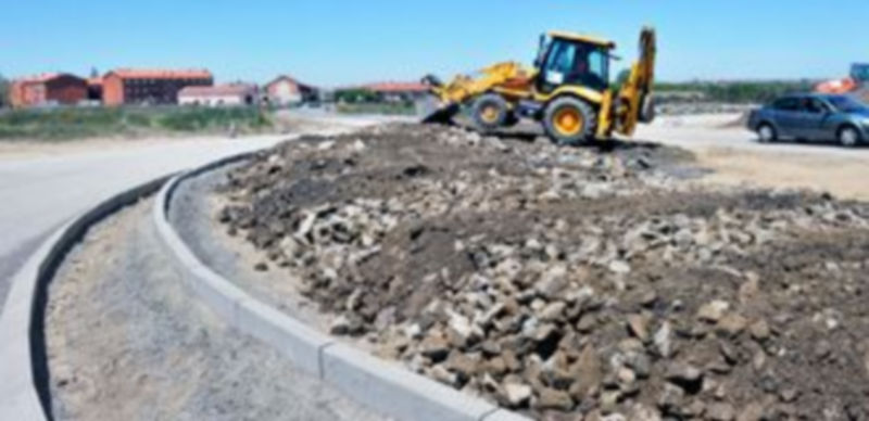 Imagen de archivo de las obras de construcción de la nueva carretera provincial que comunicará la CL-601 con Palazuelos y que se inaugruará en unos días. / Kamarero