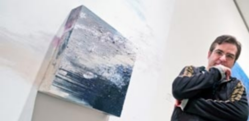 Alberto Reguera junto a la obra “Mendelsshon’s symphonies”