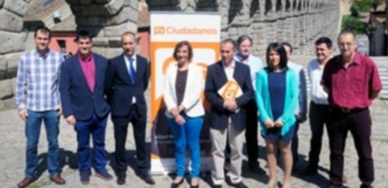 El grupo de Ciudadanos Segovia presentó a sus candidatos al Congreso y al Senado para las elecciones generales. / Kamarero