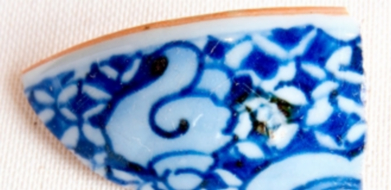 Fragmento de porcelana china encontrado en Valsaín. / El Adelantado