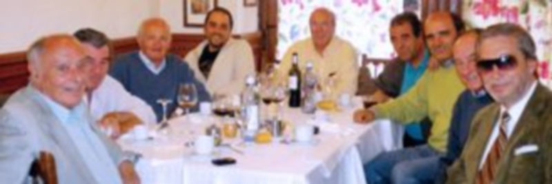 Imagen de los participantes en la última sesión de la tertulia semanal en Restaurante La Taurina. / Ana Córdoba