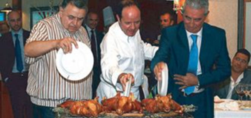 José Castrillo (izqda) y el presidente de CajaMar