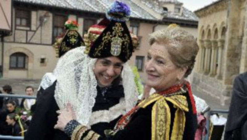 Imagen de las fiestas del barrio de San Lorenzo en honor a Santa Águeda en 2012. / Alberto Benavente