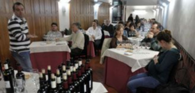 Vinos de Ribera del Duero y de Arlanza protagonizaron las catas de anoche en el Fogón Sefardí. / Juan Martín