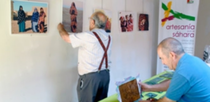 El mercadillo solidario está instalado en el Colegio de Arquitectos