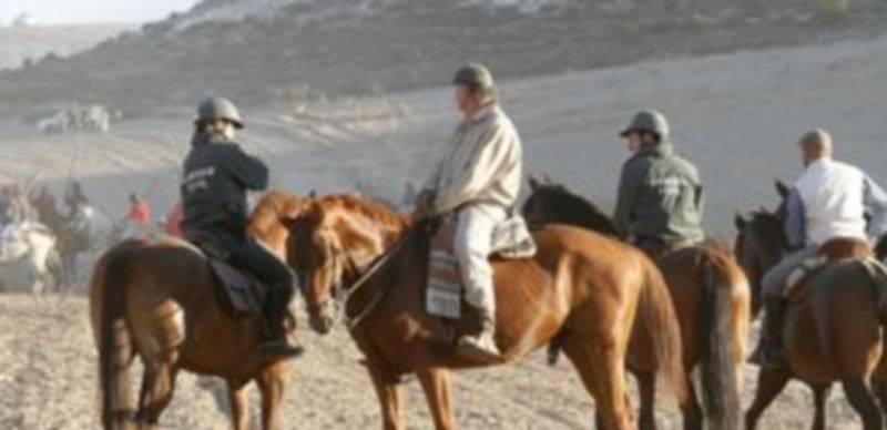 La Guardia Civil controlará que los caballistas participantes porten el distintivo./ Gabriel Gómez
