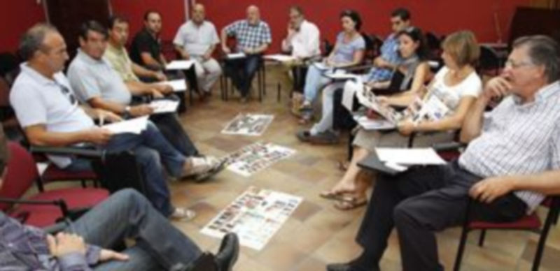 Un momento del encuentro del jurado del trofeo en el salón de plenos del Ayuntamiento. / Gabriel Gómez