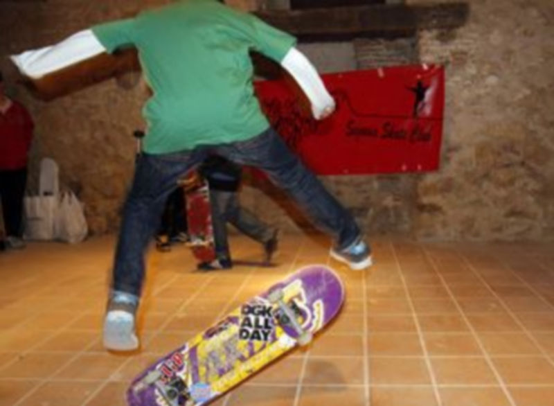 Imagen de archivo de una exhibición de skate que se mantiene como una práctica integrada en el programa joven. / E. A.