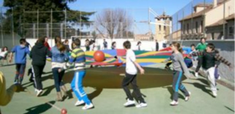 Imagen de los alumnos del instituto Ezequiel González durante una de las actividades del proyecto puesto en marcha. / E. A.