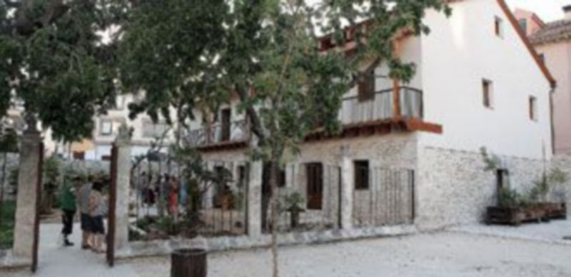 Jardín Exterior del Centro de Las Tenerías de Cuéllar. / Gabriel Gómez