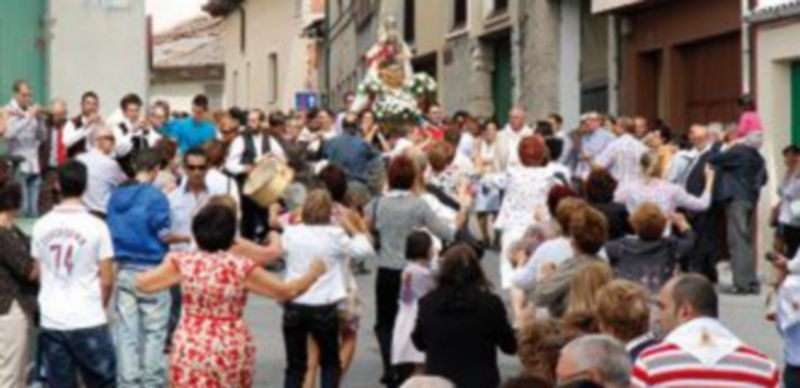 La Virgen de La Palma recorrerá un año más las calles de este popular barrio cuellarano. / Gabriel Gómez