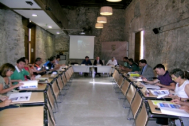 Junta de Seguridad reunida ayer en la localidad para determinar el dispositivo completo de los encierros. / E.A.