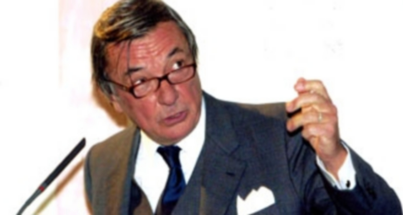 La cubierta de la  casa rectoral de La Fuencisla necesita una urgente intervención. / Juan Martín