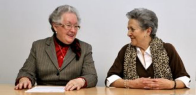 Las representantes de la junta directiva de Amanecer presentaron el programa conmemorativo. / Alberto Benavente