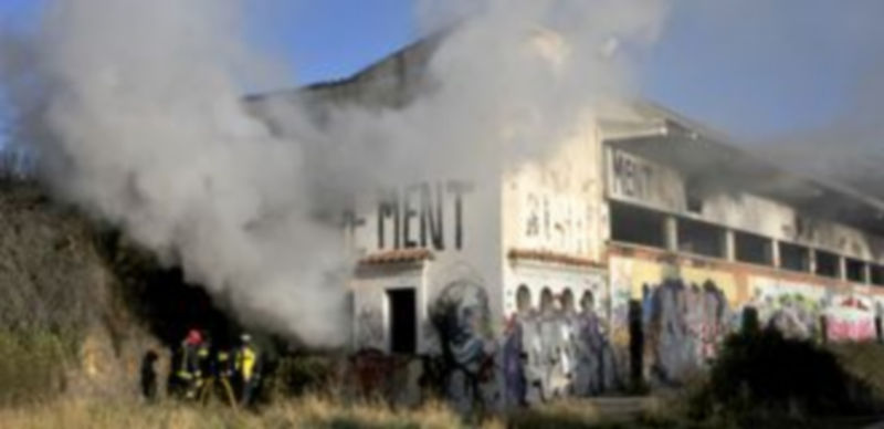 El fuego provocó una gran humareda