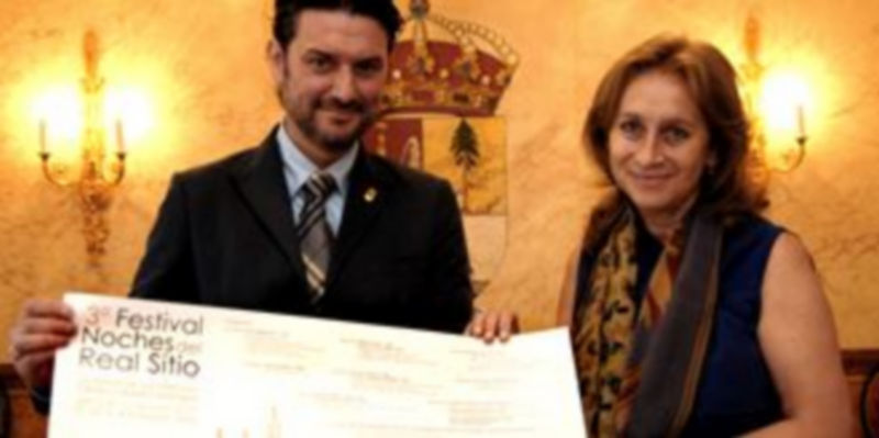 El alcalde José Luis Vázquez y la directora de la escuela Katarina Gurska