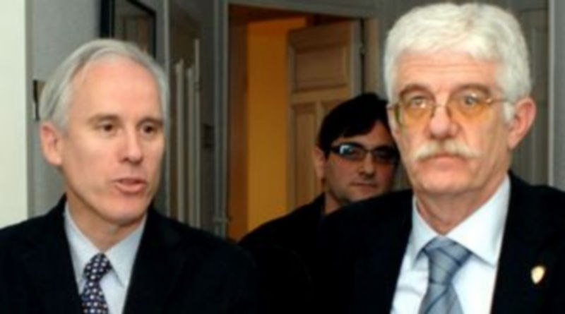 Los procuradores Juan Ramón Represa y Luis Domingo González. / A. Benavente