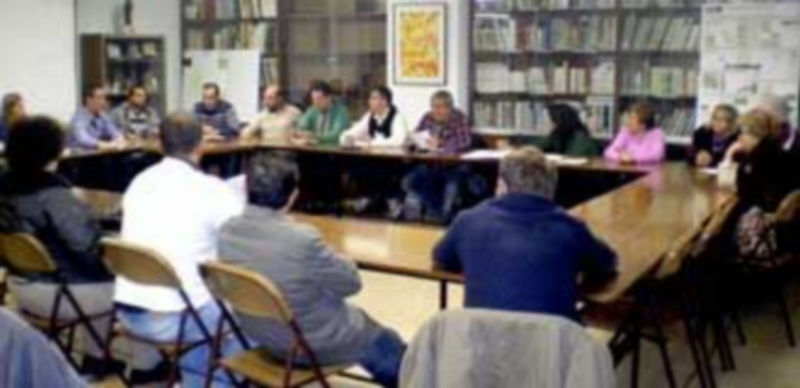 Los representantes de los colectivos afectados por el cierre de los consultorios rurales se reunieron en Valladolid. / E. A.