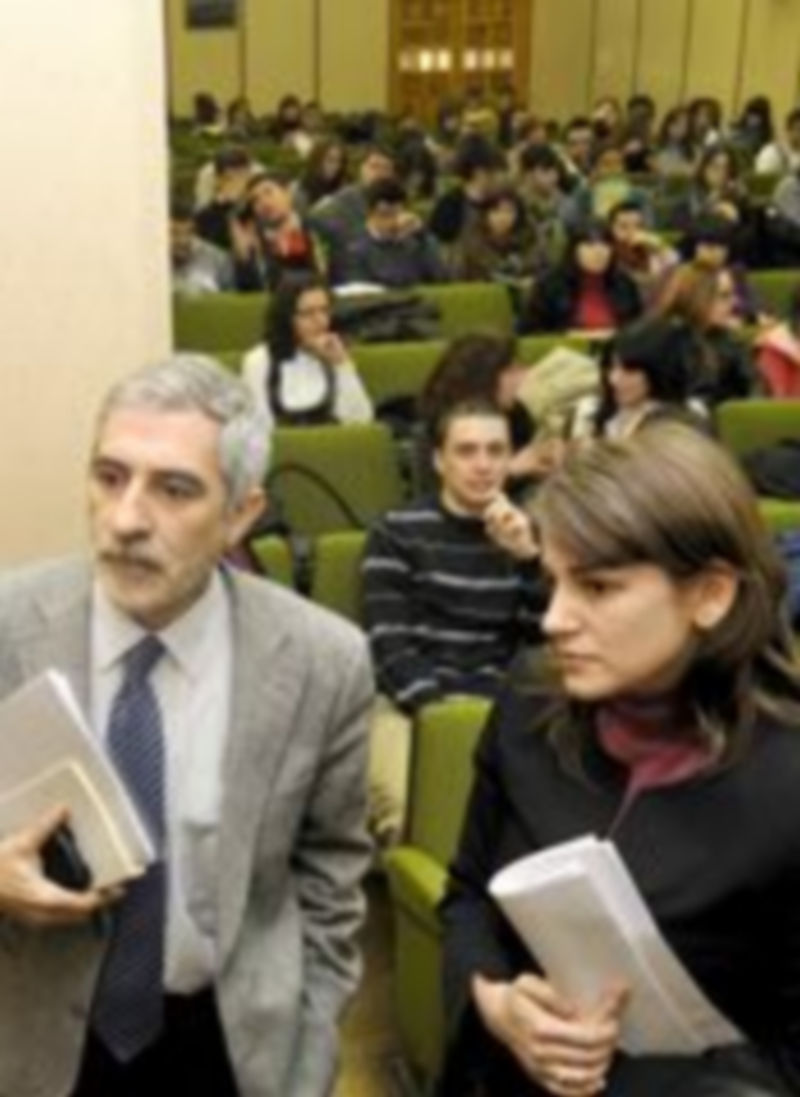 Gaspar Llamazares participó en 2010 en las jornadas de Comunicación Política. / J. M.