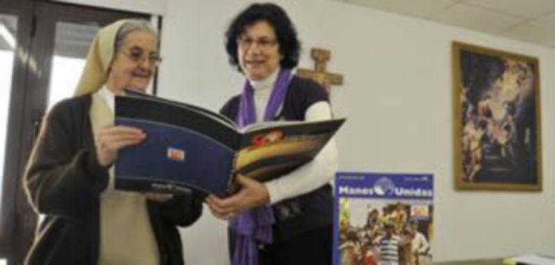 Manos Unidas busca apoyo para financiar siete proyectos contra la mortalidad infantil 1 La religiosa Mercedes González y la delegada de Manos Unidas
