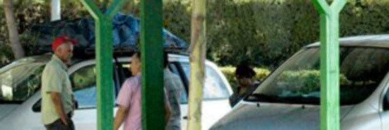 Muchos musulmanes son reconocibles desde la distancia por los grandes fajos que llevan en sus bacas. / Cris Muro de Zaro