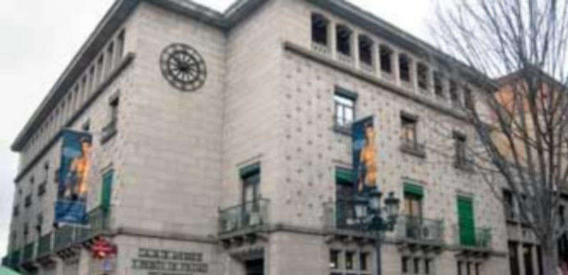 Imagen de la fachada principal de Caja Segovia