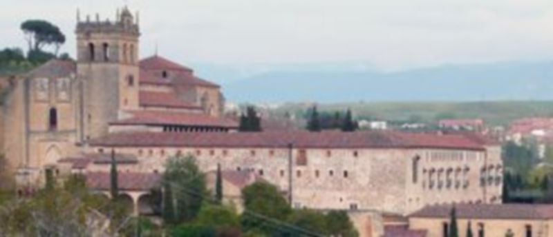 Vista lejana del monasterio de Santa María de El Parral