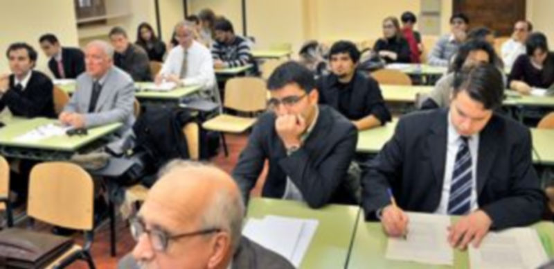 Las aulas de la UNED han acogido las diferentes conferencias del curso. / Kamarero.