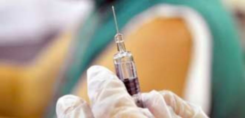 Cuando comenzó la campaña preventiva estaba previsto vacuna a cerca de 40.000 segovianos. / Kamarero