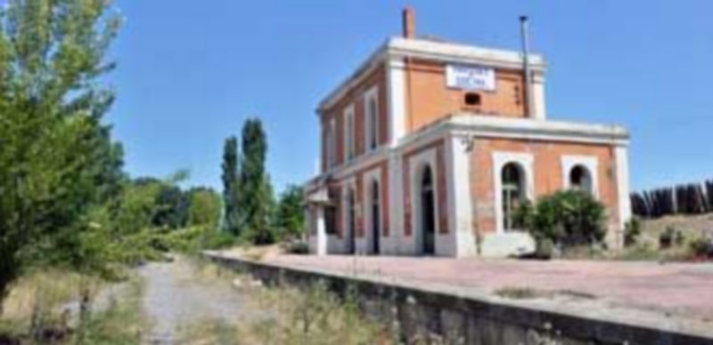 El trazado de la Vía Verde pretende utilizar el antiguo trayecto del tren que unía Segovia con Medina del Campo y que cruza por la provincia. / Kamarero