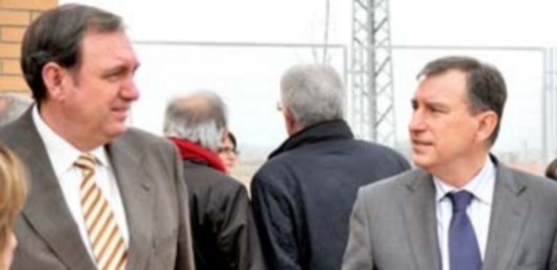 El consejero de Educación (derecha) con el responsable provincial del área