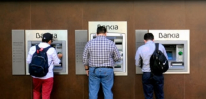 Varios de los cajeros donde pueden recargarse los abonos. / Kamarero