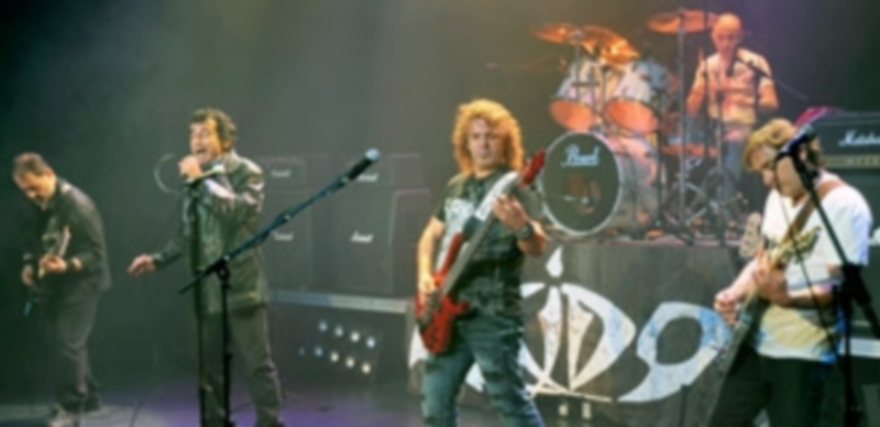 Ácido ofreció un gran concierto con fines solidarios en el Teatro Juan Bravo