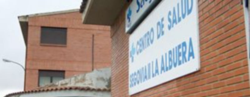 Las tres dosis de la vacuna destinada a las niñas de 14 años se administran en los centros de salud./Kamarero